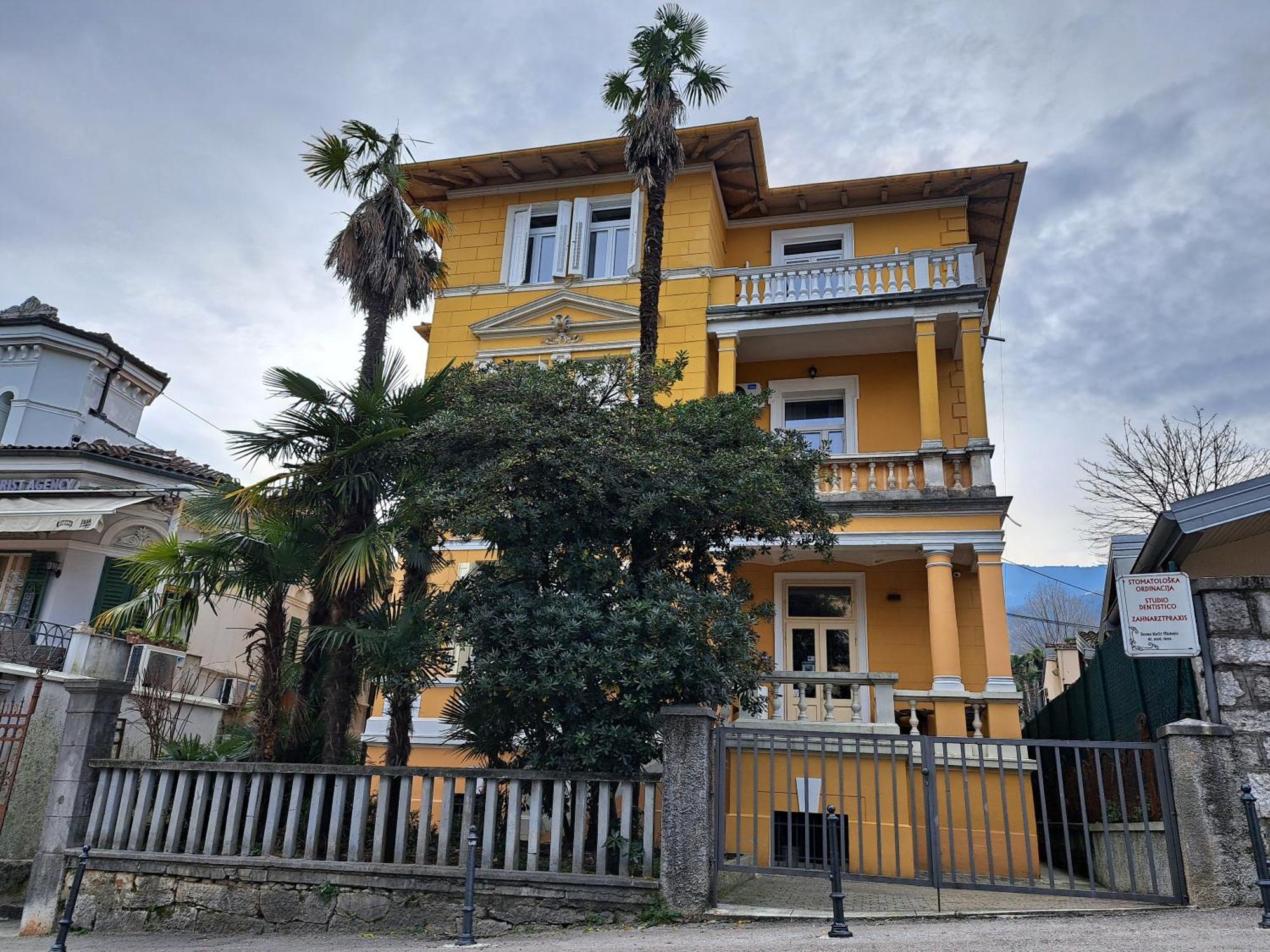Apartman Barocco Lovran Luaran gambar
