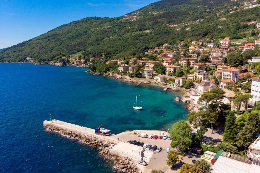 Apartman Barocco Lovran Luaran gambar