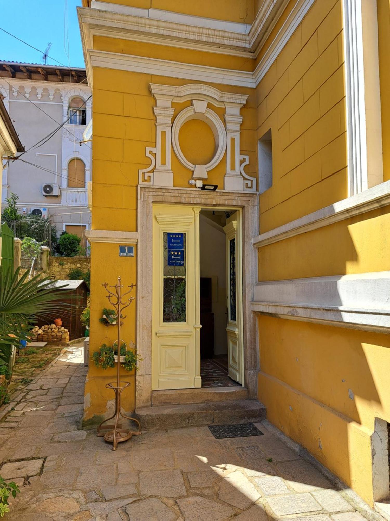 Apartman Barocco Lovran Luaran gambar