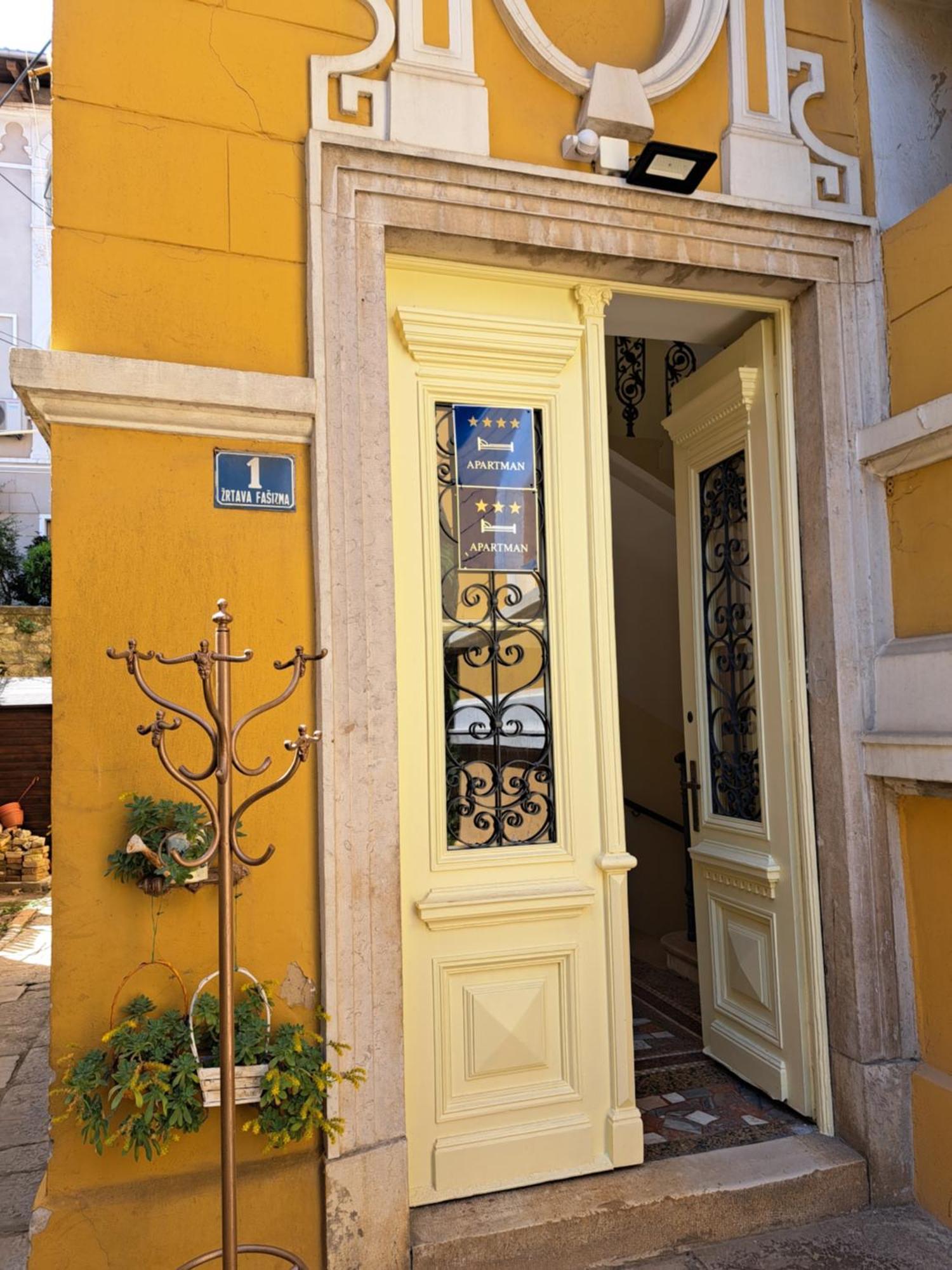 Apartman Barocco Lovran Luaran gambar